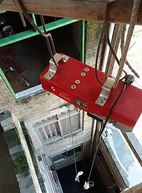 上海筒子樓居民用微型電動(dòng)葫蘆來(lái)吊重物