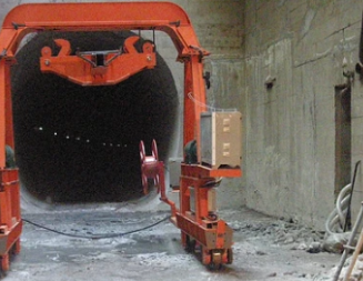 微型電動葫蘆可以吊運地鐵建設(shè)中的設(shè)備材料